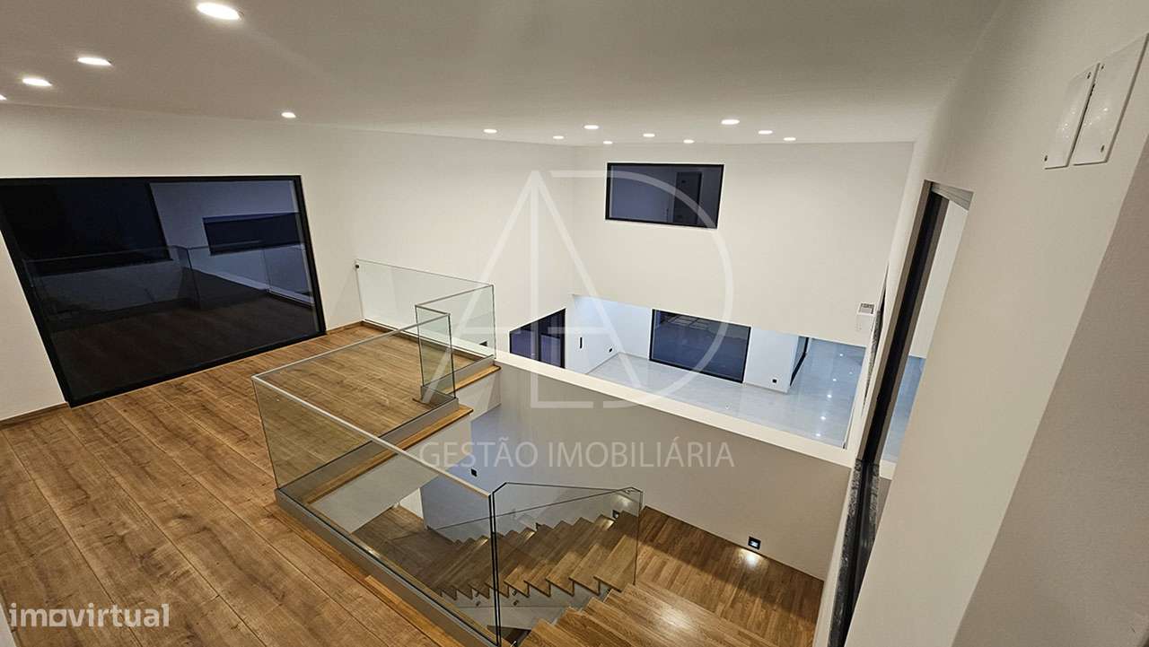 Moradia, 367 m², Corroios-17