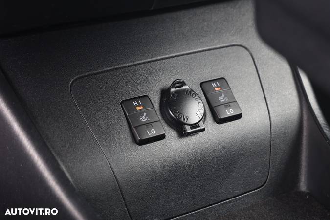Toyota Prius Plug-in (Hybrid) Comfort - 24