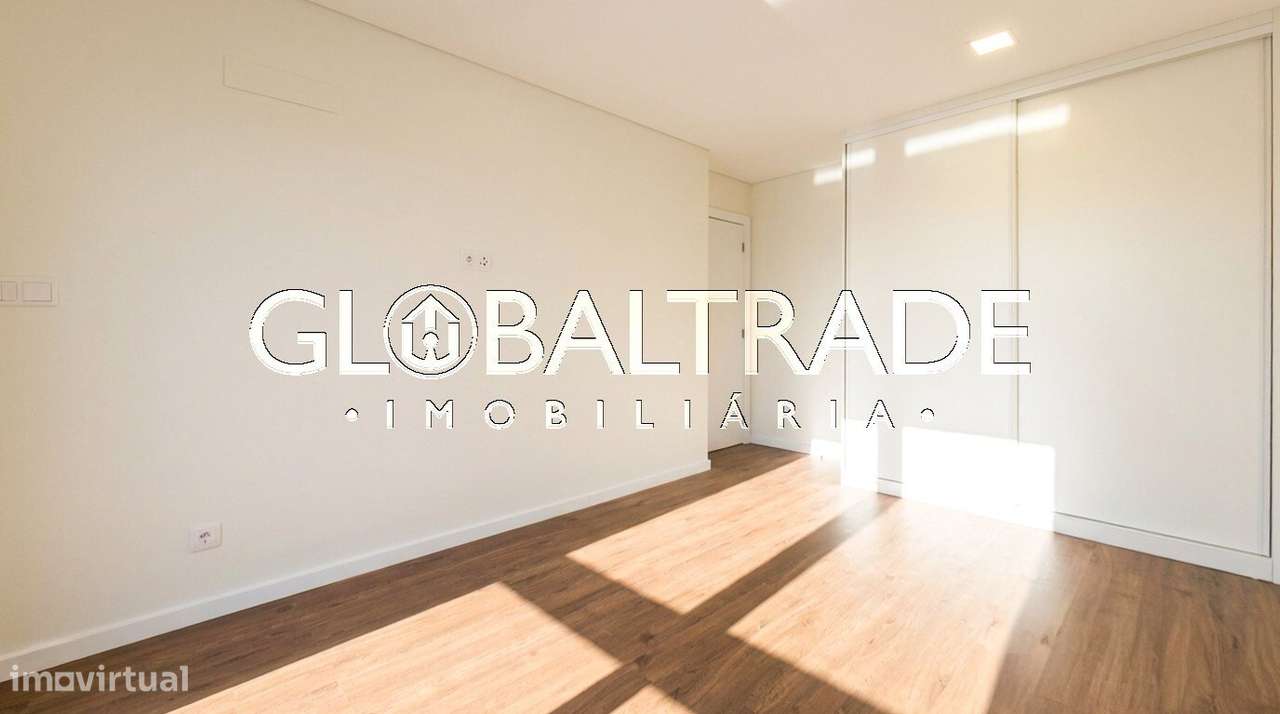 Apartamento T2 Renovado & Equipado em Matosinhos-16