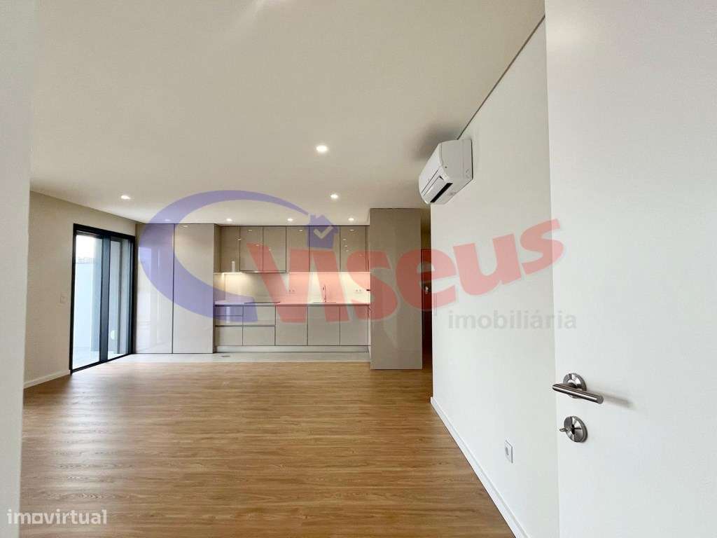 Apartamento T3 Penthouse Coimbrões-8