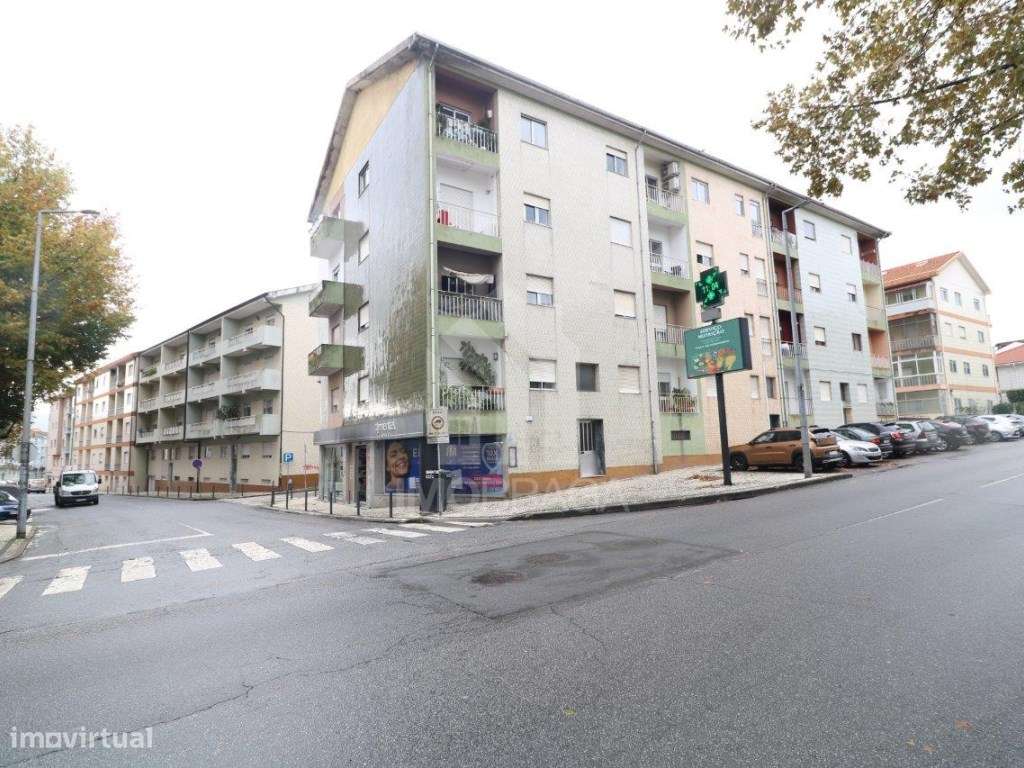 Venda Apartamento T2+1 com Sótão (transformado em T2) - São Vítor, ...-0