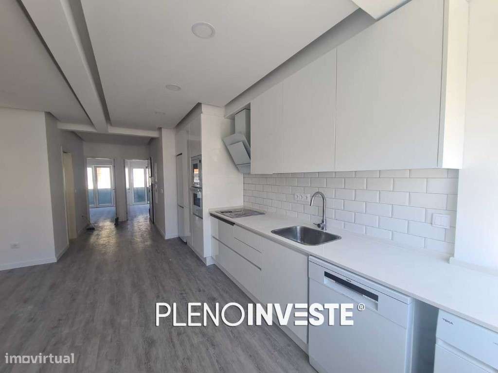 T2 Totalmente Remodelado com Varanda nas Paivas-17