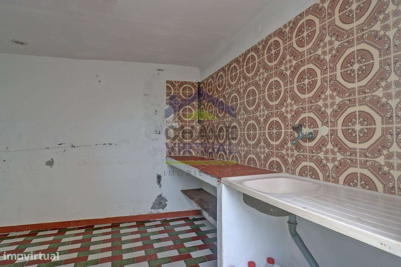 Moradia V3 com Terreno Urbano e Garagem - Seixal, Lourinhã-34