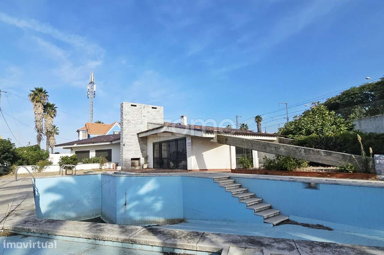 Moradia rara para Reabilitação – Vista Mar | São Pedro Estoril - Grande imagem: 3/43