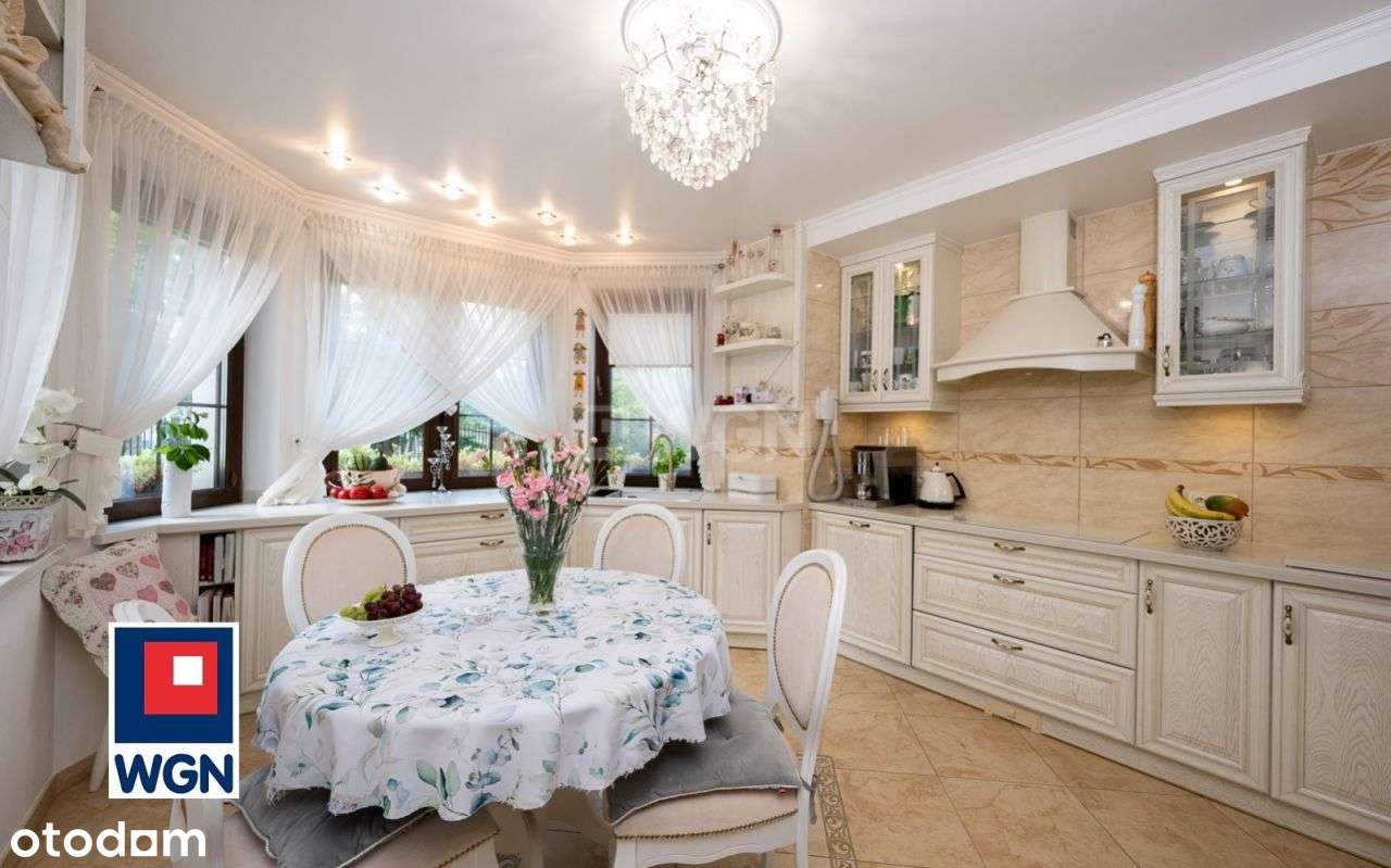 Luksus i funkcjonalność w otoczeniu natury – dom z basenem.-14