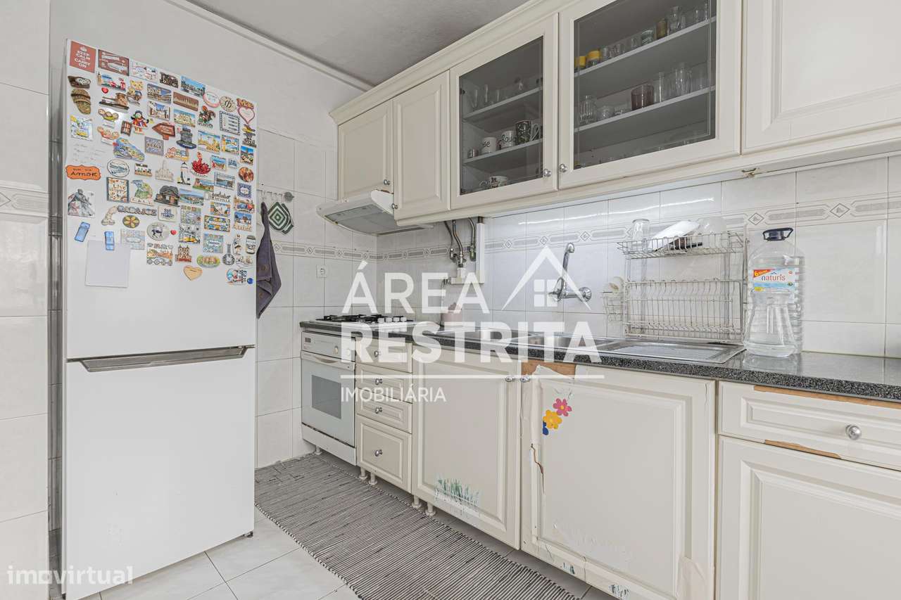 Apartamento T3 transformado em T2 no Seixal, Arrentela-2