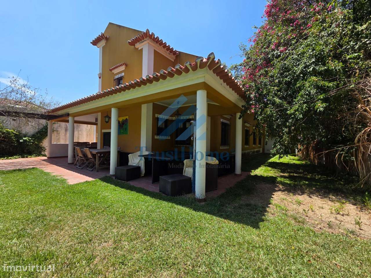 Moradia V5 com jardim, piscina e ginásio no centro de Coruche-55