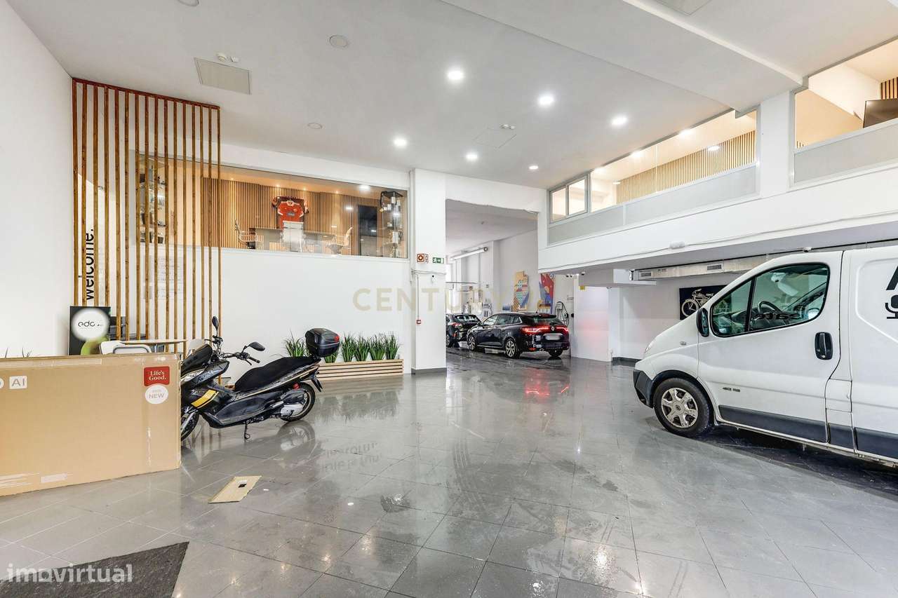 Loja em Benfica | Renovada | com estacionamento - Grande imagem: 2/24