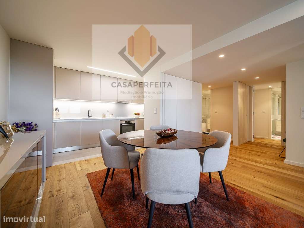 Apartamento T2 de Luxo com Varanda, Lugar de Garagem e Arrumo - Jun...-6