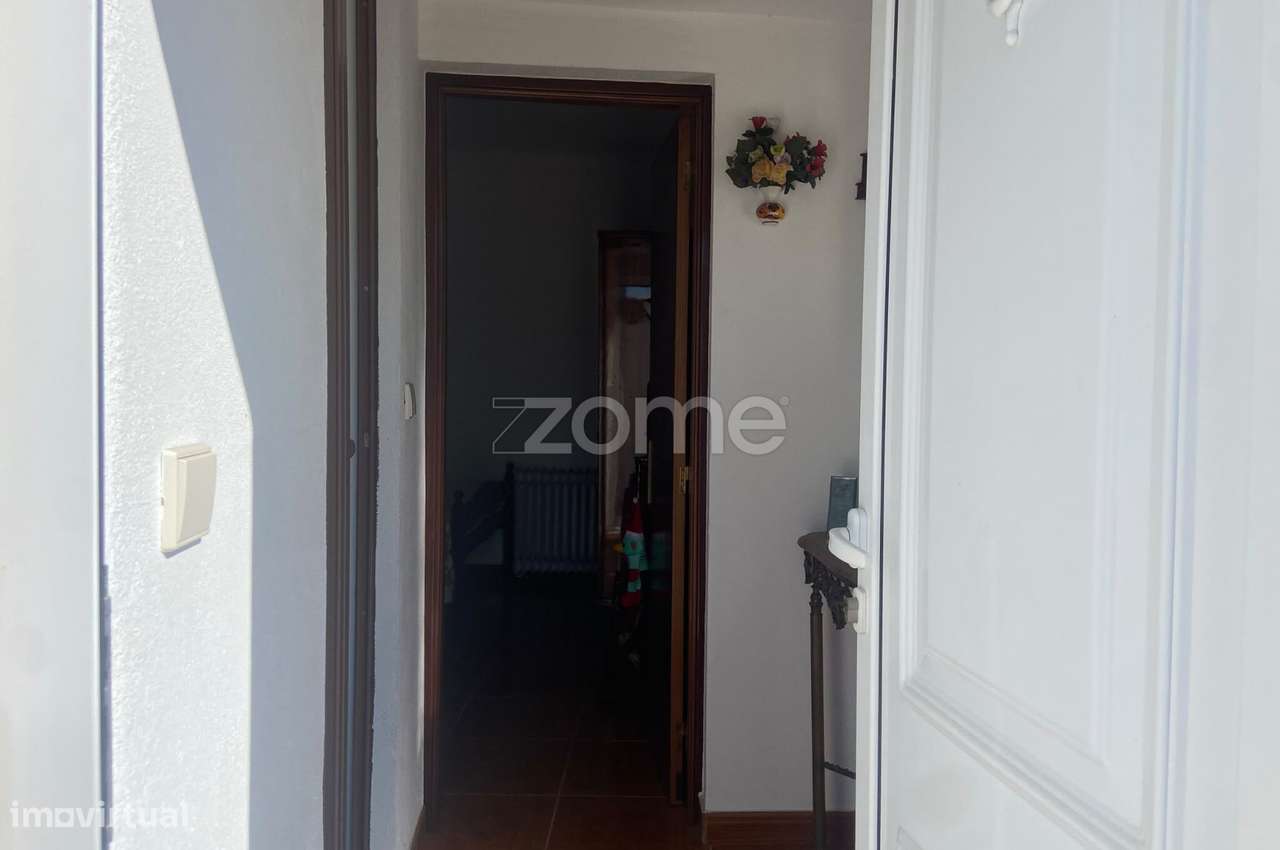 Moradia T1+2 com garagem e dois terrenos em Jorjais-2