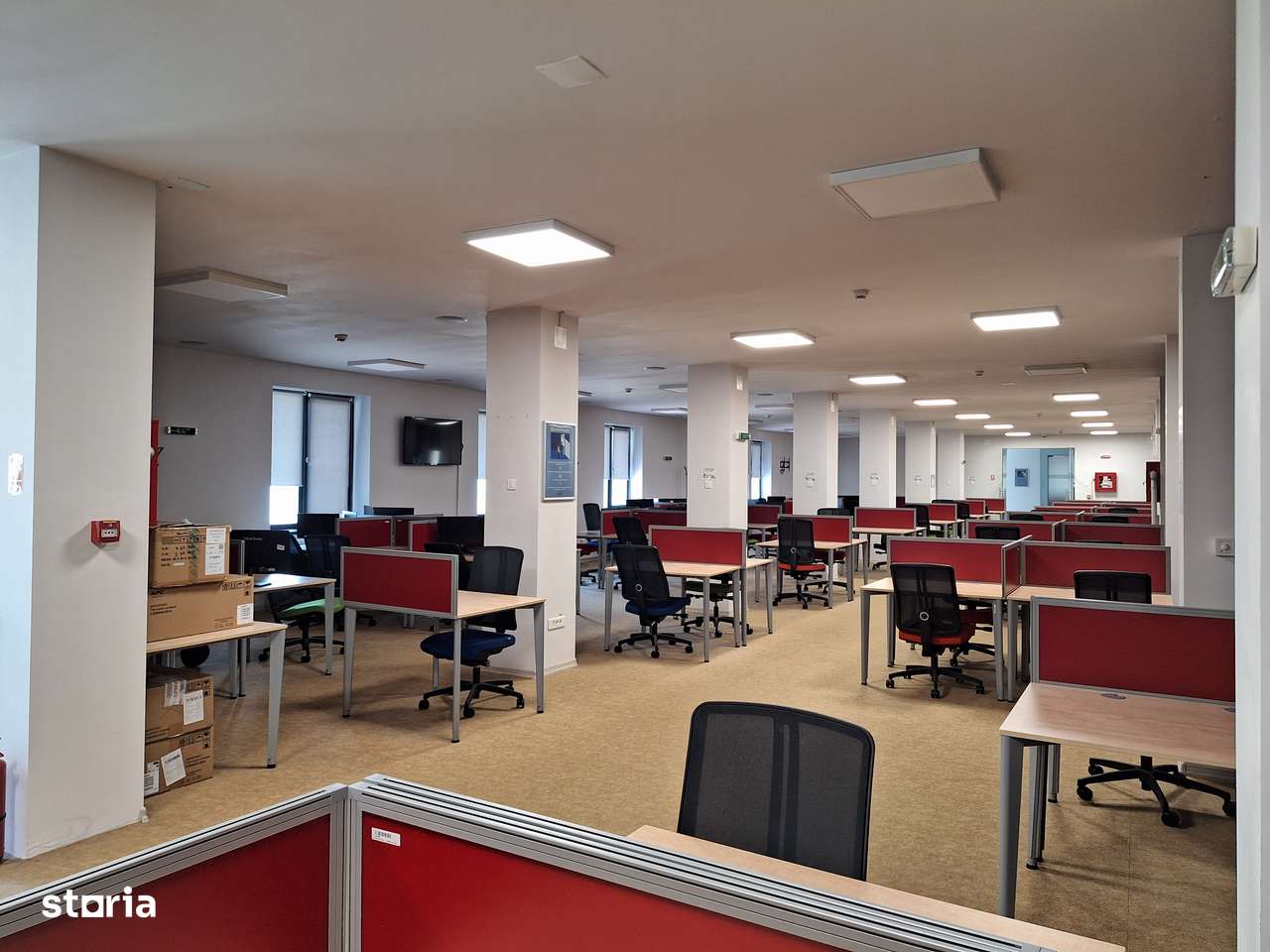 De inchiriat - Spatiu Comercial / Birouri Etaj 1 - 700 mp / 13Euro mp - Imagine principală: 5/8