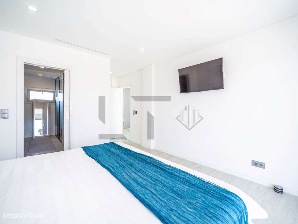 Moradia T4 Smart Home com Piscina, para Venda na Aroeira, Charneca ...-38