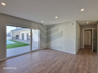 Moradia 3 Suítes - Lote 690m2 - Pisci...