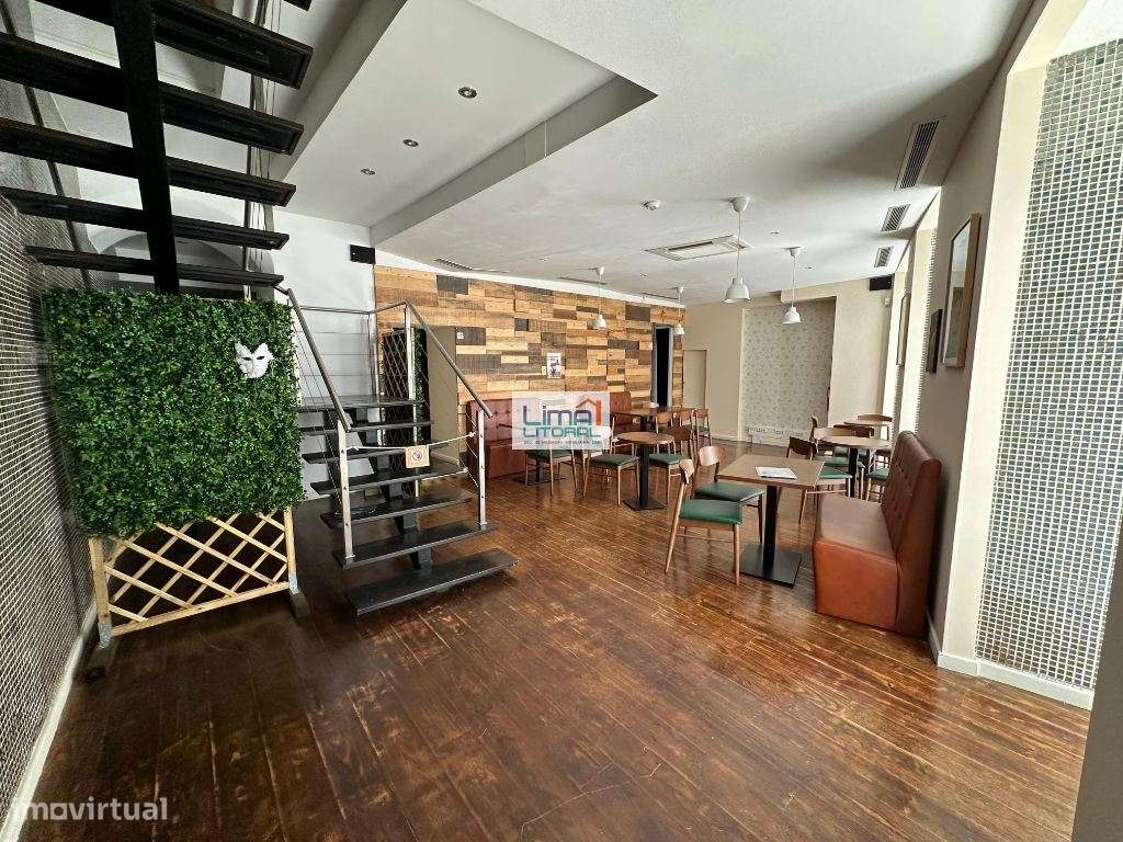 Prédio devoluto para habitação e comércio - Zona Histórica de Leiria-7