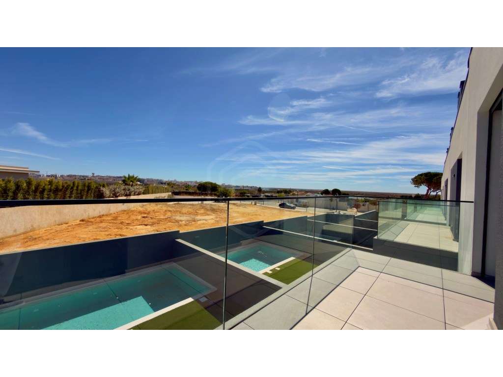 Moradia V4 em Empreendimento de Luxo junto à Ria Formosa em Faro, A... - Grande imagem: 2/68