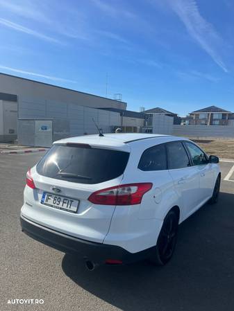 Ford Focus 2.0 TDCi DPF Powershift Titanium - 5