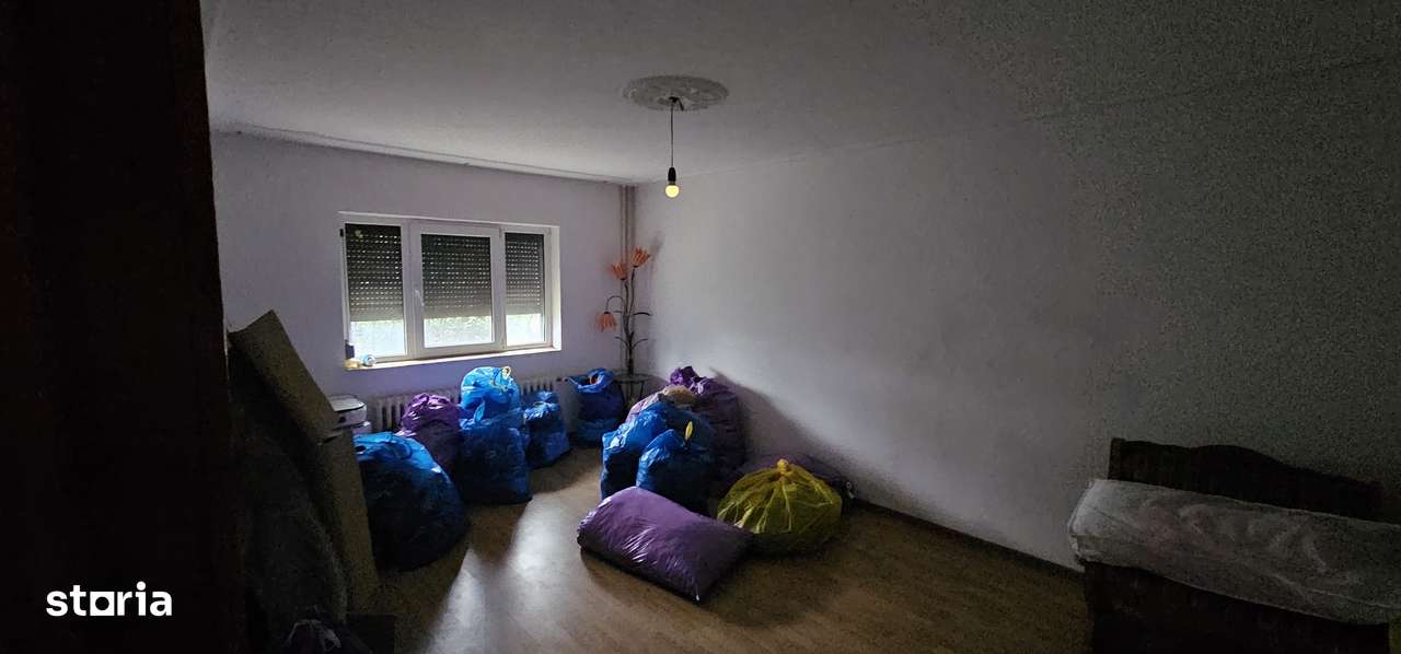 Apartament cu 3 camere decomandat zona Nicolina prima stație Podul ros-9