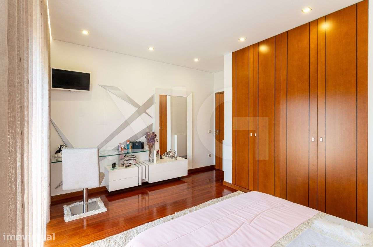 Moradia T3, com Varanda, jardins e Piscina em Felgueiras-53