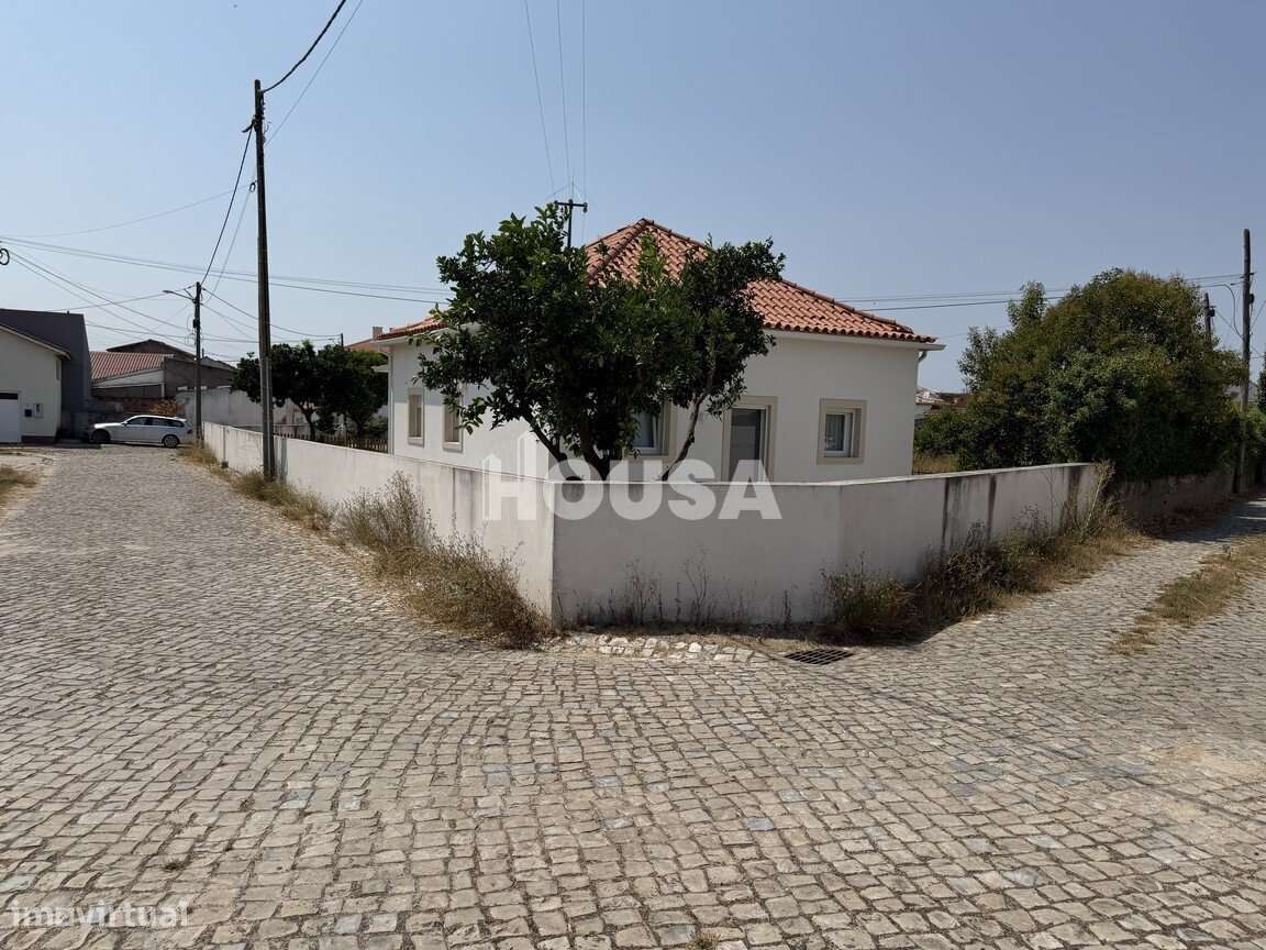 Moradia T3 térrea totalmente renovada na Gândara dos Olivais-4