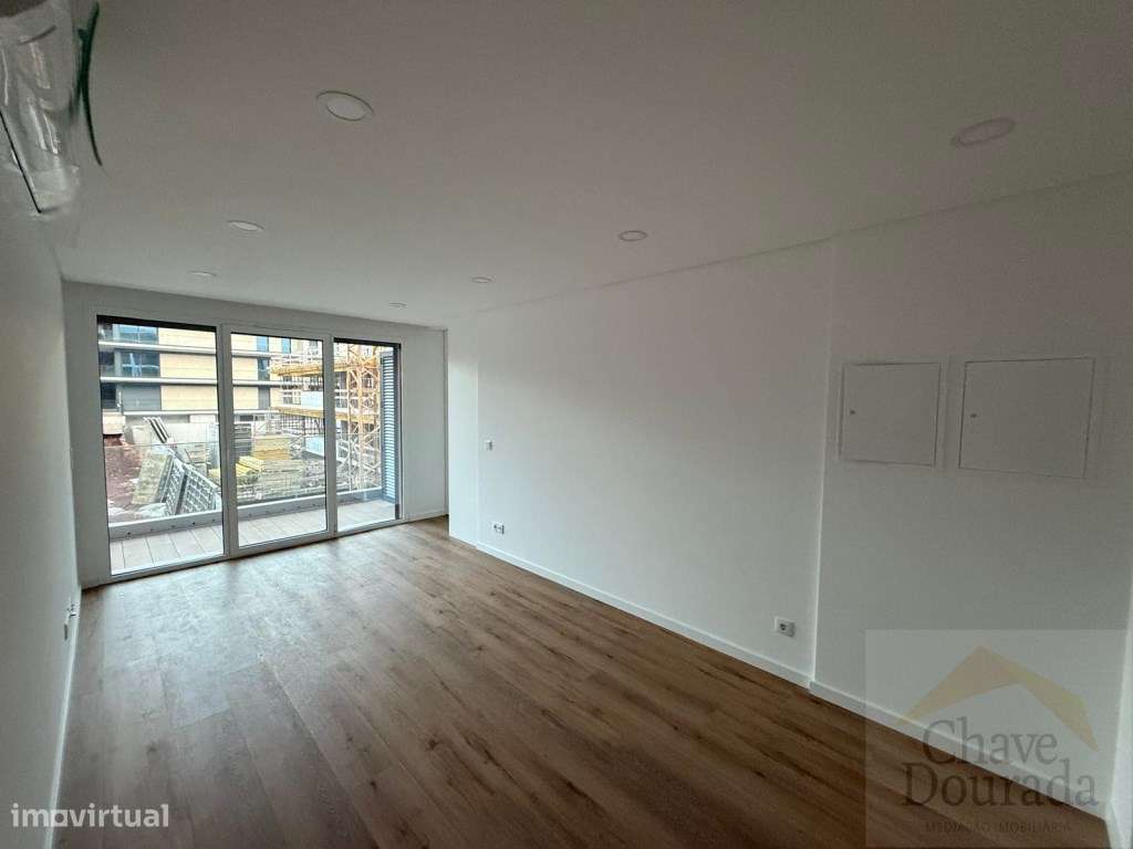 Novo apartamento T1 com garagem - Quinta da Portela - Grande imagem: 5/13