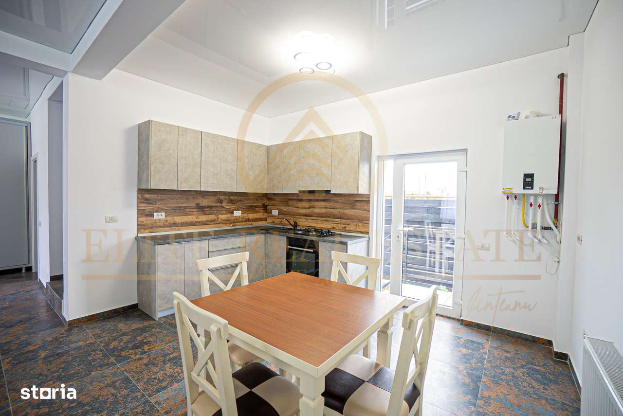 Casă de vânzare în Mamaia Nord – ideală pentru locuit sau investiție - Imagine principală: 4/18