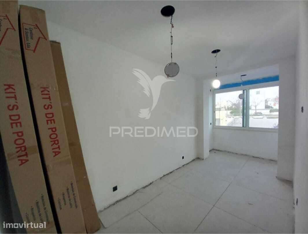 Apartamento T4 no Laranjeiro, Almada-11