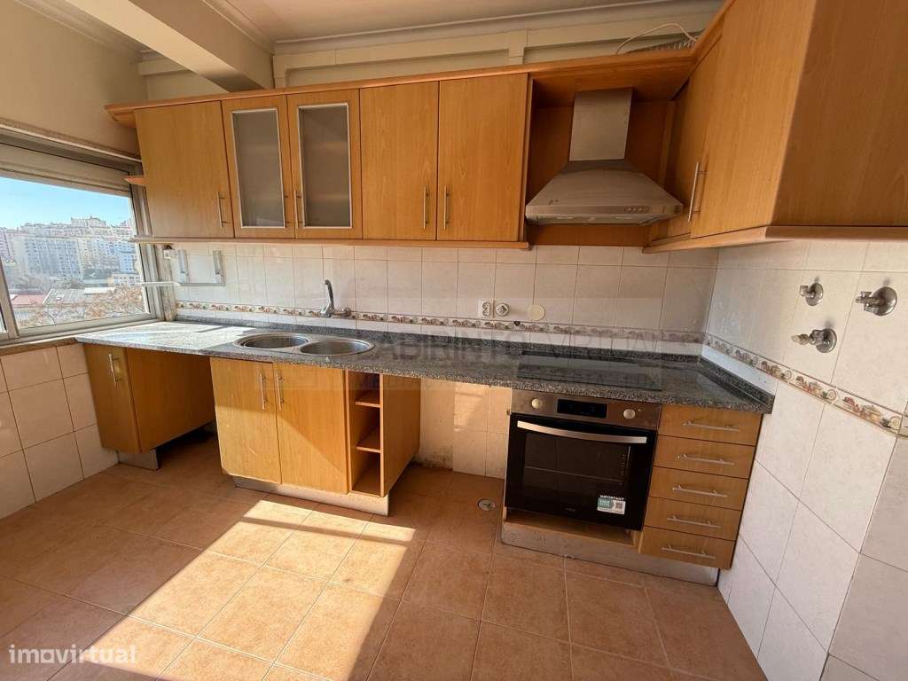 Vende-se T2, com varanda em Queluz - Grande imagem: 3/14