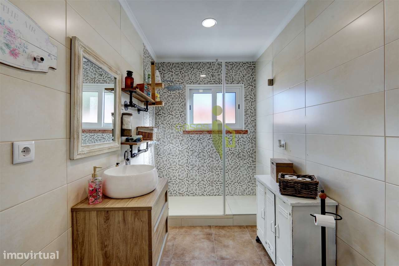 Moradia Clássica T3 transformada em T4, em Rio de Mouro, Sintra-9