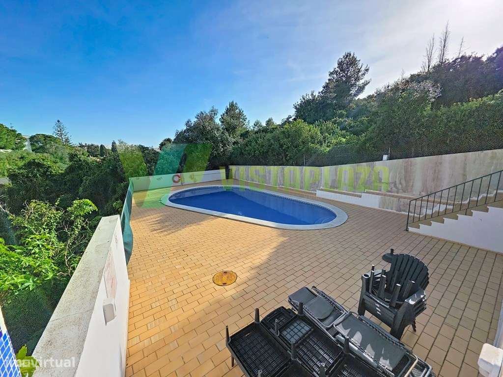 Moradia T3 com Vista Mar Perto de Carvoeiro com Jardim e Piscinas C...-0