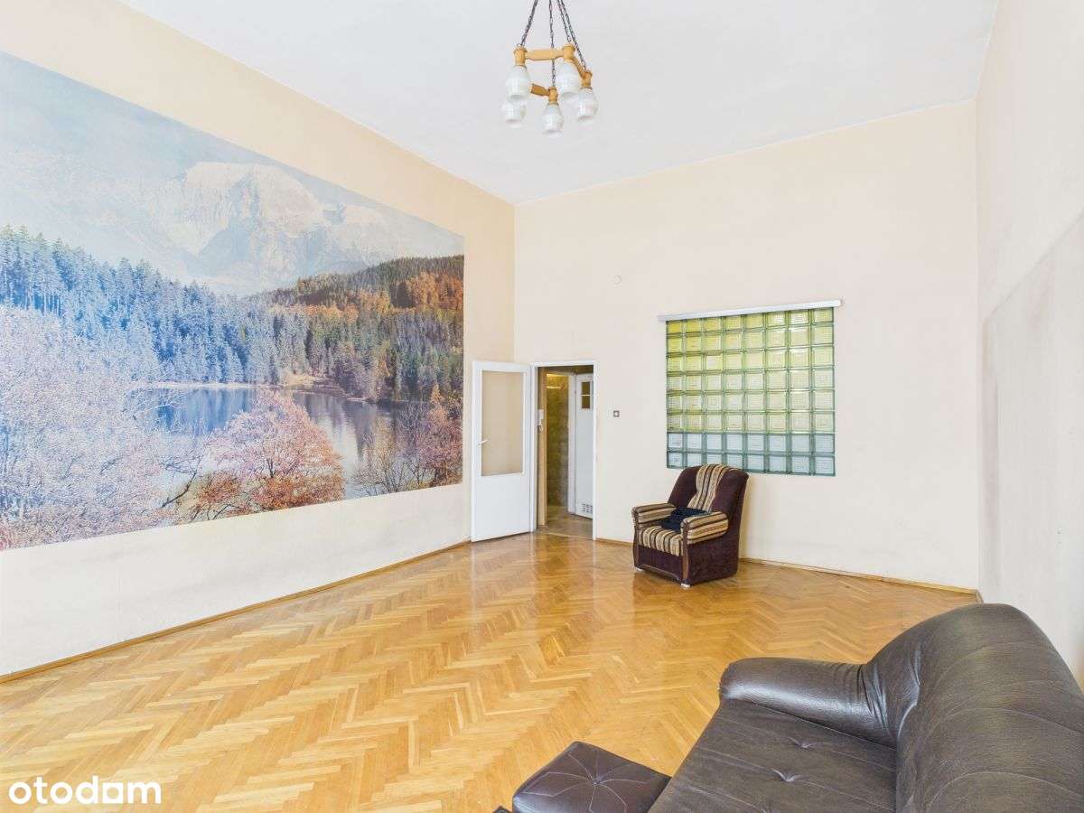 Wysokie mieszkanie, ścisłe centrum.-1