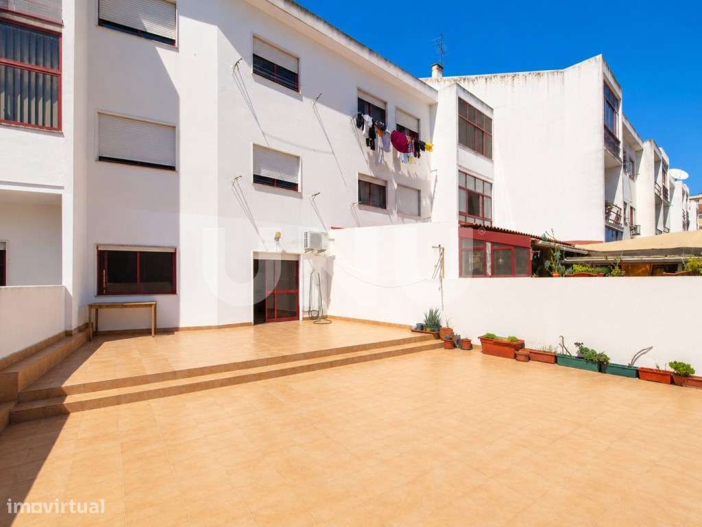 Apartamento T3, com terraço e lugar de estacionamento, no centro da...-13