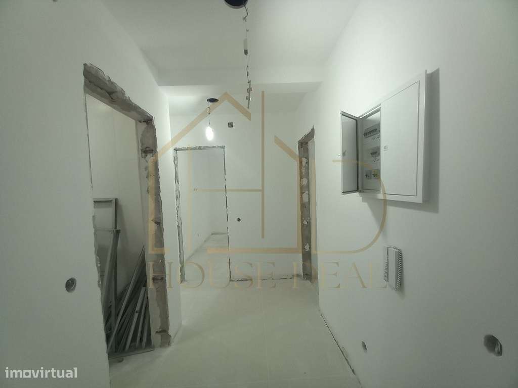 REMODELADO! Apartamento T2 no centro do Laranjeiro. - Grande imagem: 5/34