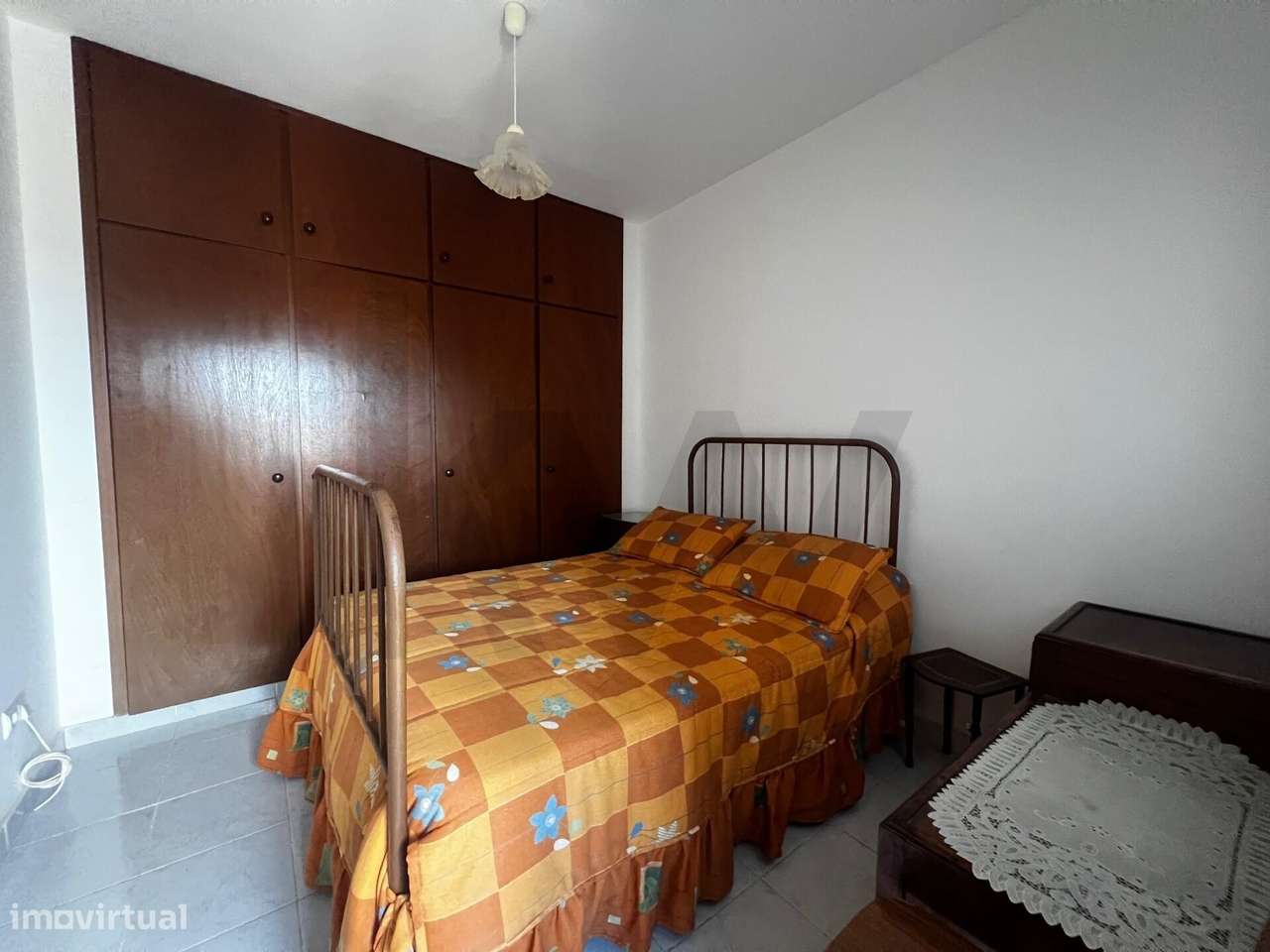 Moradia T6 com 3 pisos e entradas independentes - Grande imagem: 4/16