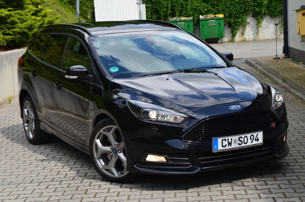 Ford Focus Mk3 (2010-2018) 2.0 TDCi ST mit Leder-Exclusiv-Paket 2015