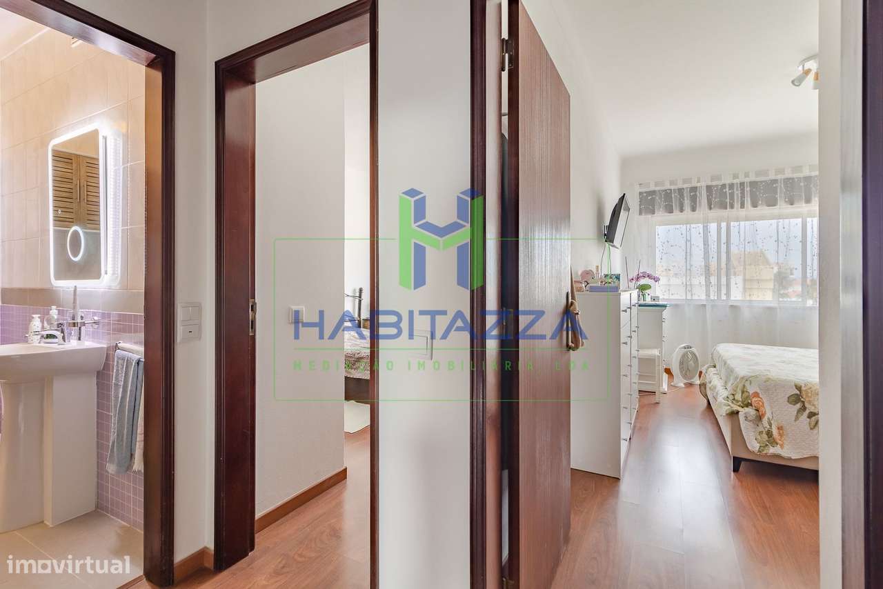 Apartamento T2 com vistas desafogadas em Lagos-12
