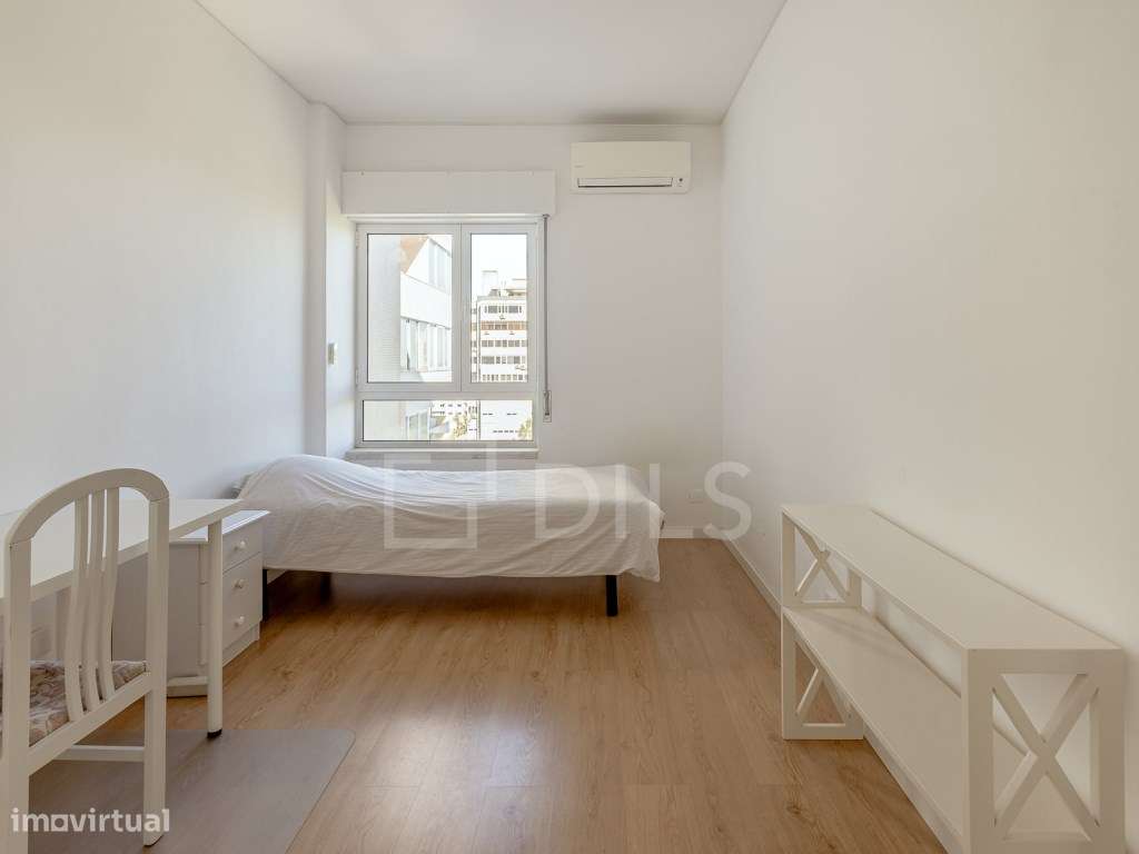 Apartamento T3 com garagem e vista rio, em Belém, Lisboa-11