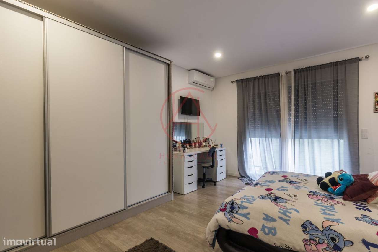 Moradia em Fernão Ferro – Privacidade, Conforto e Acesso rápido a-17