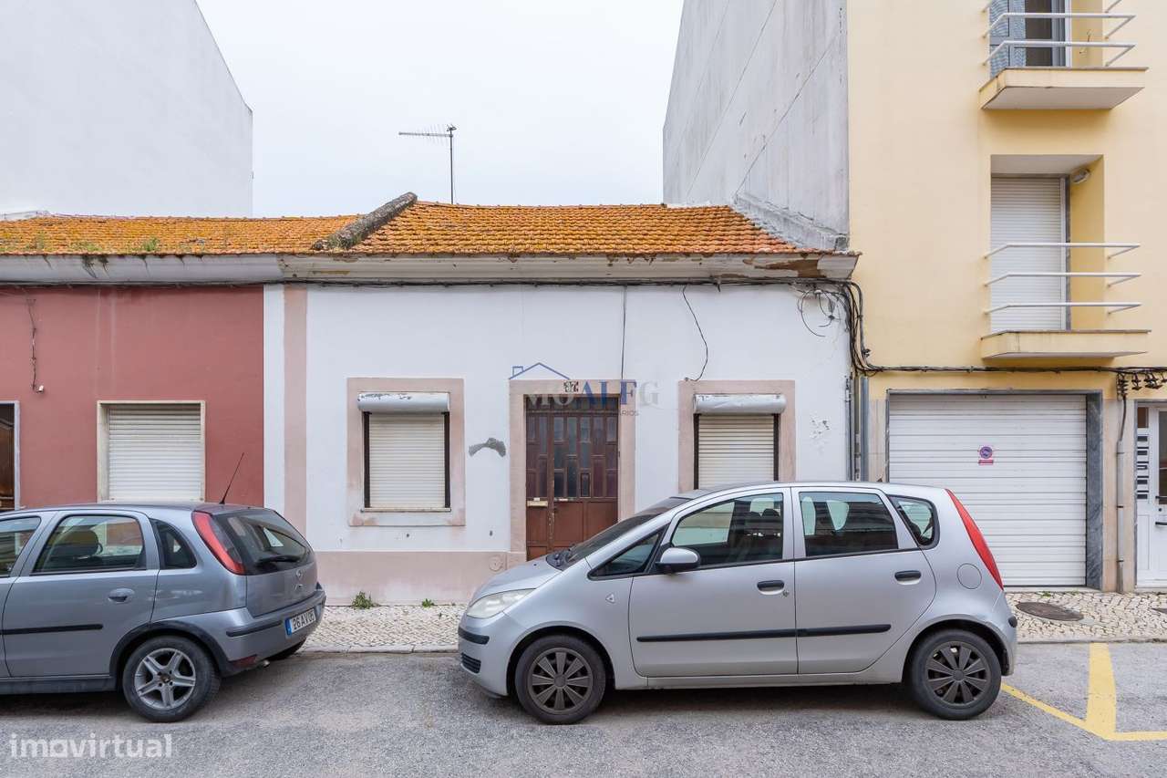 Moradia T3 térrea com quintal Centro Montijo-29