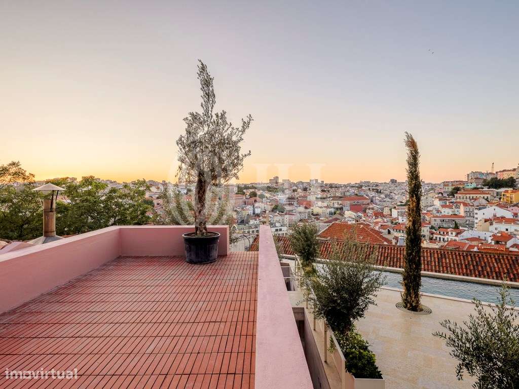 Apartamento T3+2 com jardim, em pleno Castelo, Lisboa-51
