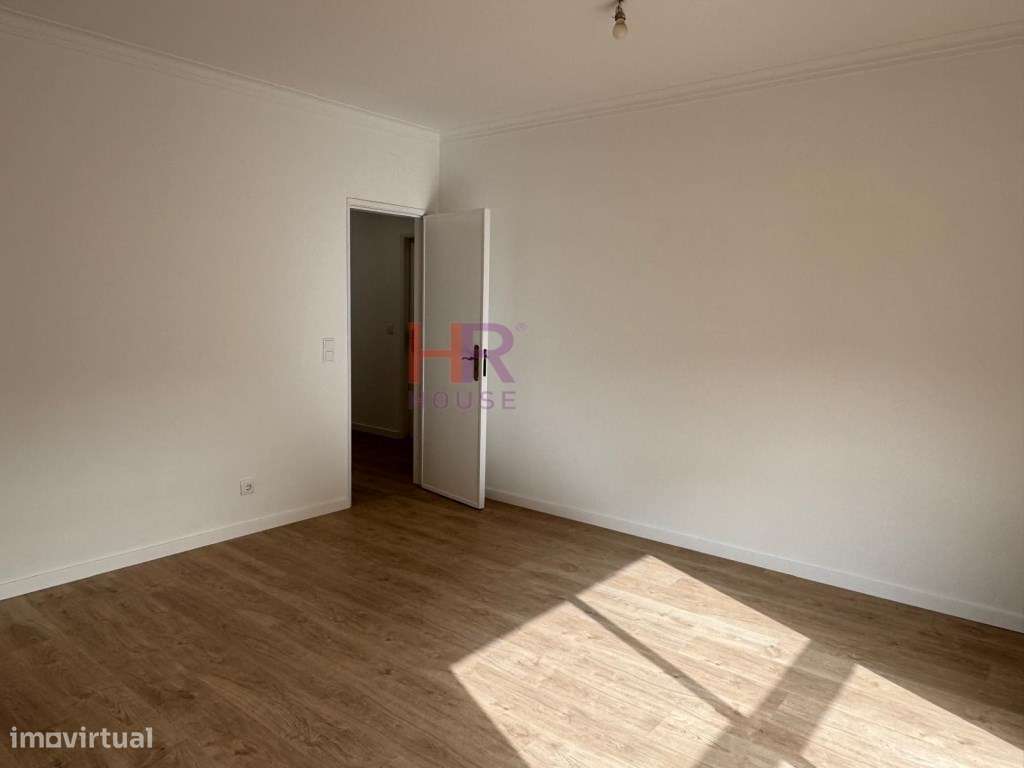 Coimbra à Casa Branca arrenda- se T2 renovado. - Grande imagem: 3/24