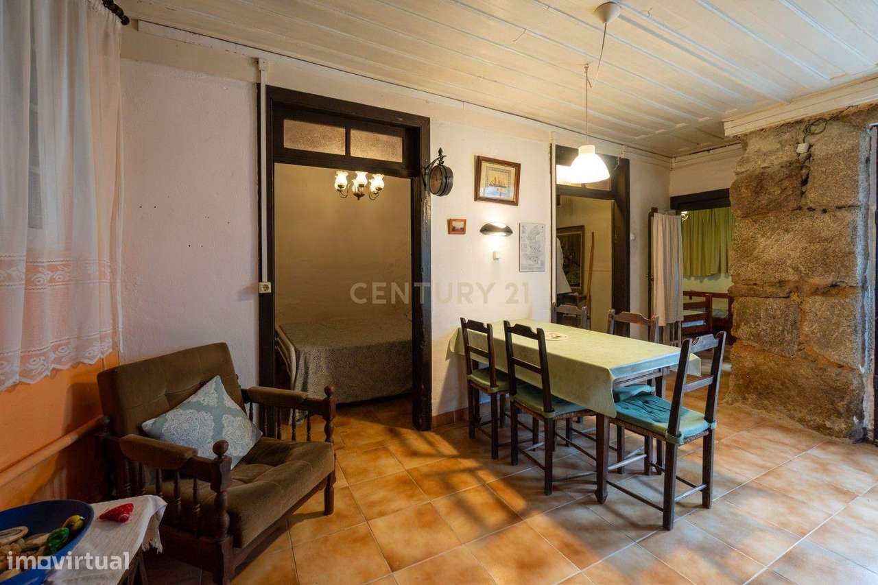 Duas Casas de Pedra com entradas independentes transformados numa habi - Grande imagem: 5/37