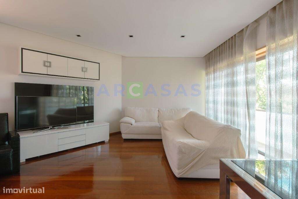 Apartamento T3 com varanda e garagem fechada para 2 carros na Póvoa de - Grande imagem: 5/23