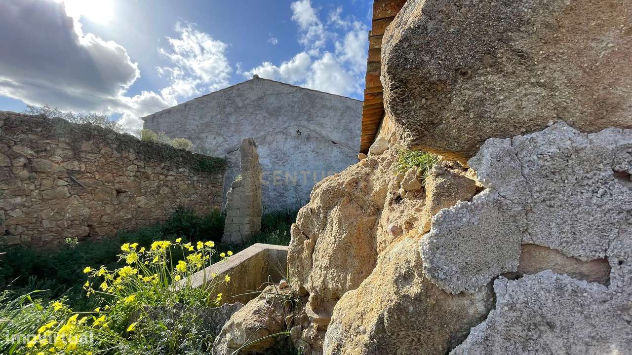 Terreno urbano, com palheiros | Ladoeiro, Idanha-a-Nova - Grande imagem: 5/8