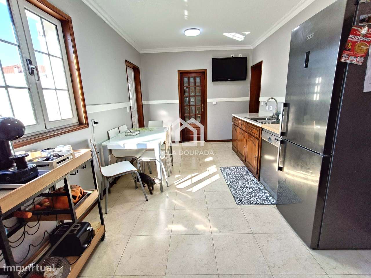 Moradia T3 ao centro de Pereiró com piscina. Aproveite!-7