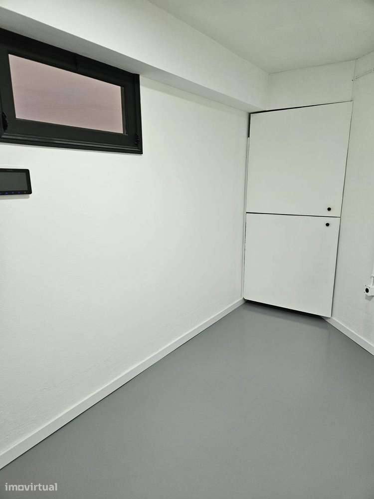 Garagem/Armazém para Venda – Totalmente Restaurado-24