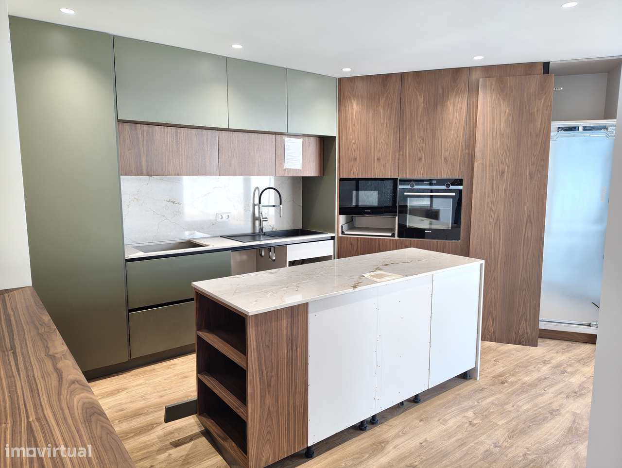 Moradia T4 com piscina, garagem e jardim em Canidelo-4