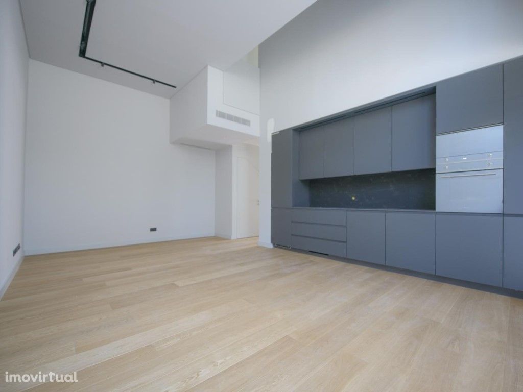 Moradia T2 duplex nova, em São João do Estoril, junto à p...