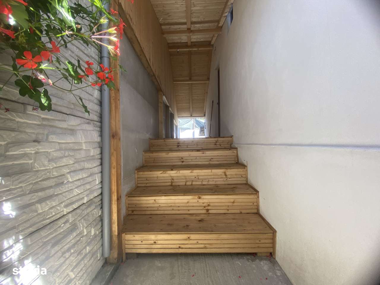 Gata de locuit! Vanzare casa cu 5 camere in Priboiu, com.Branesti-12