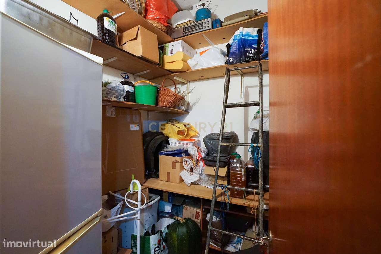 APARTAMENTO T3 COM GARAGEM E ARRECADAÇÃO - CASAL DO CHAPIM - ODIVELAS-27