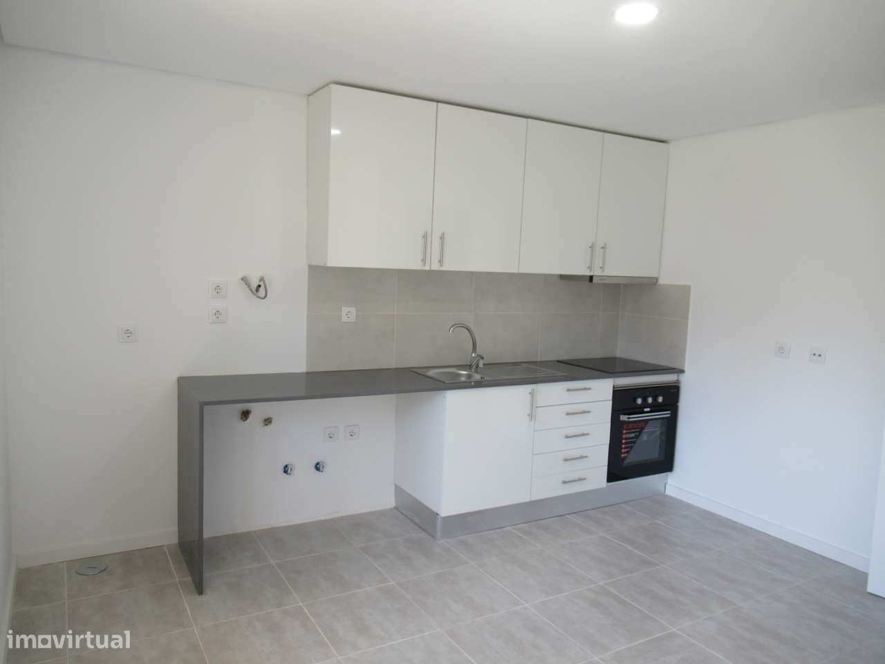 Apartamento T2 renovado na Amora, perto do rio-14